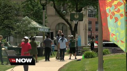 City shows downtown workers love during Milwaukee Employee Appreciation Week