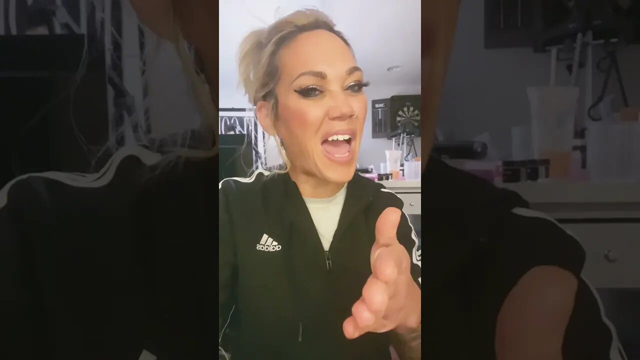 DYLAN MULVANEY VS THE ANGRY FEMINISTS #shorts #dylanmulvaney #tiktok #viral #nike