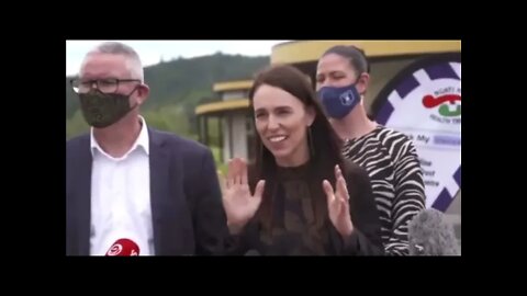 Prime Minister of New Zealand dodges question in a press conference