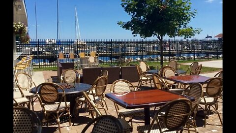 Harbor's Edge dockside outdoor cafe at the Waukegan Harbor & Marina