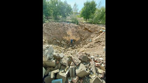 DPR: Crater after a (Hypersonic?) missile attack on Vuhledar (occupied by the AF of Ukraine)