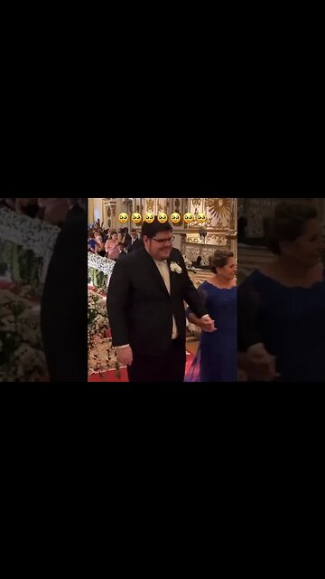 Casimiro entrando na igreja durante o seu casamento