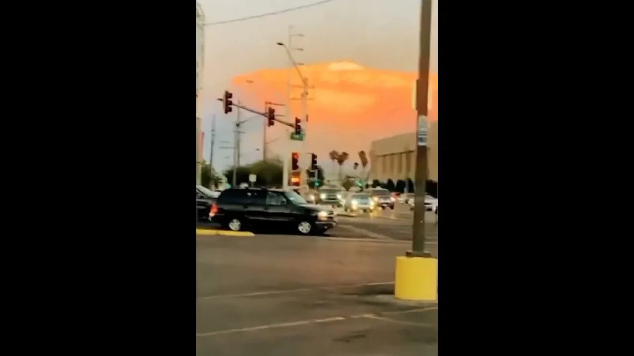 "Nuclear mushroom" in the sky above the city of Las Vegas filmed