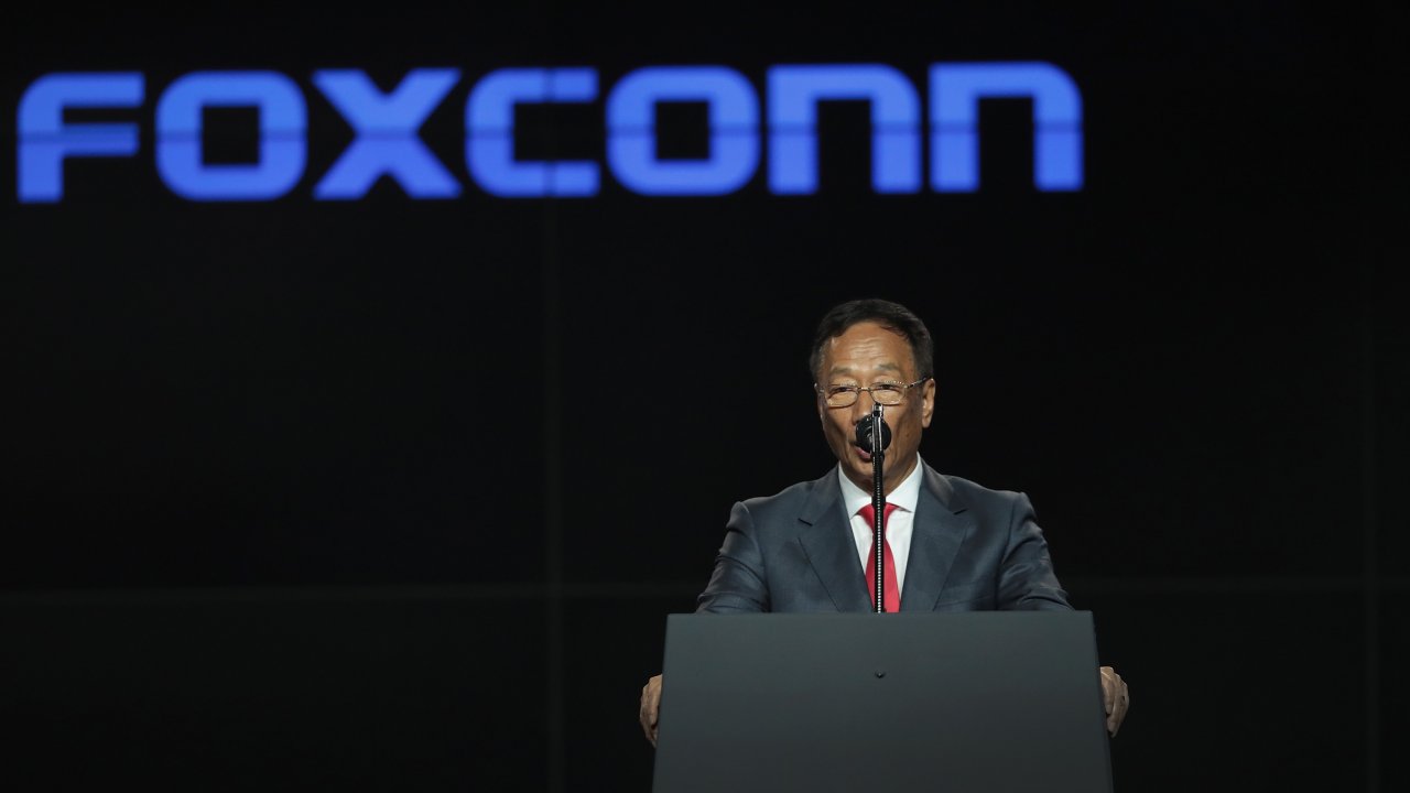 Foxconn Reconsiders WI Facility Usage After Conversation With Trump