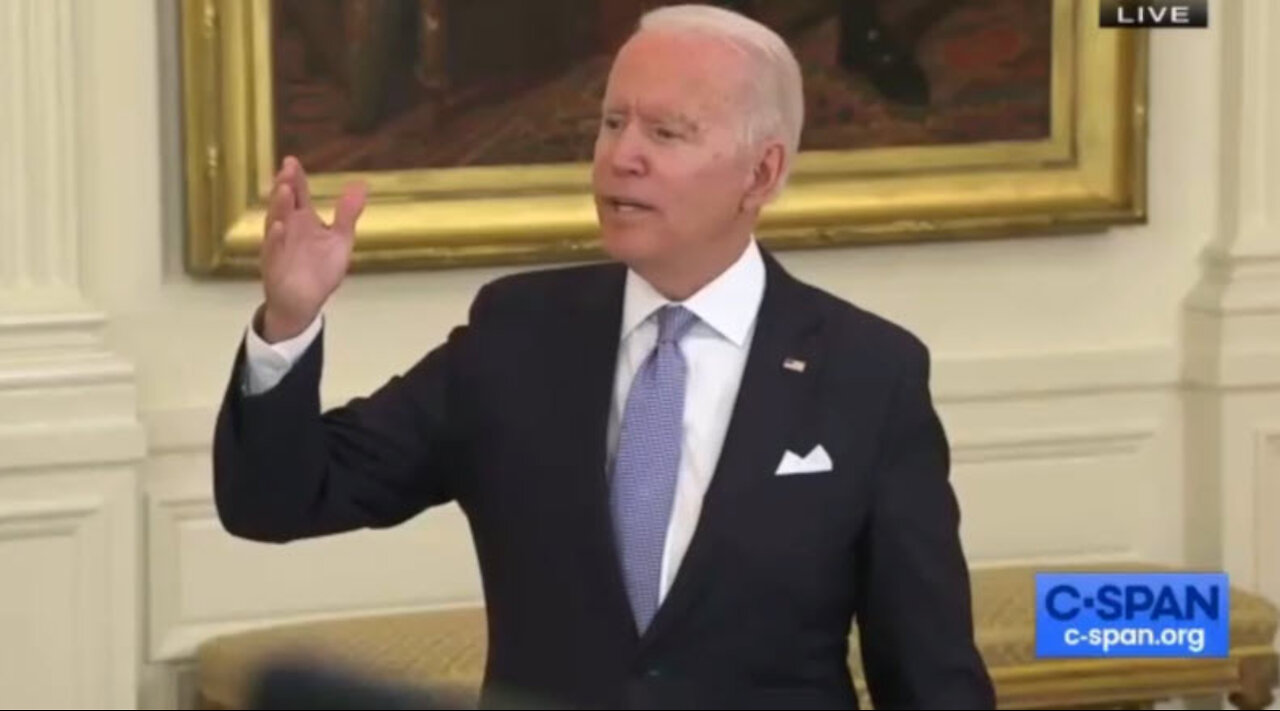Reporter: “You said fully vaccinated no longer need to wear a mask”. Biden: "No I didn´t say that"