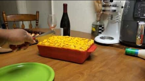 Pasteleira faz bolo que parece um "Mac and Cheese" verdadeiro