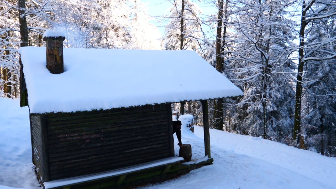 72 Hours in a Wooden Cabin under Harsh Winter Conditions