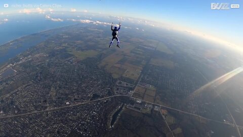 Il réalise une manœuvre risquée dans un couloir de parachutistes