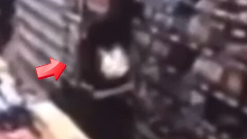A woman with psychic powers helps a girl with shopping [conspiracy]