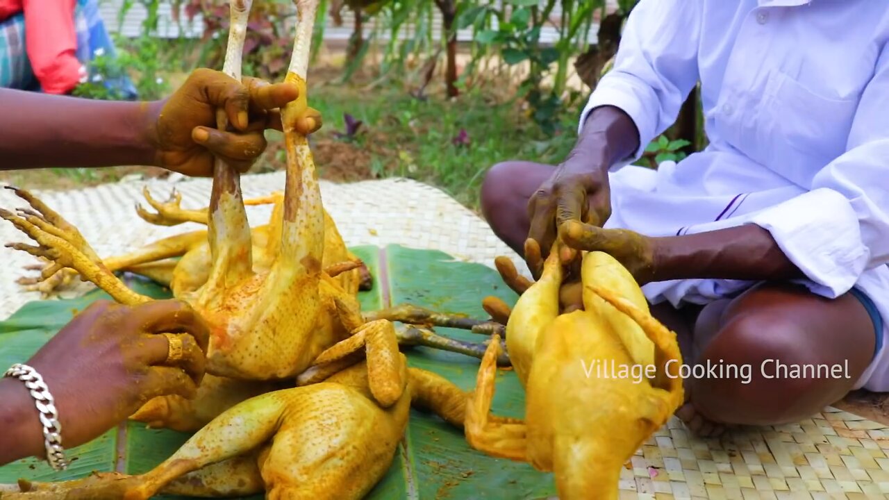 Country Chicken Gravy | Nattu Kozhi Kulambu | Cooking Traditional Village Country Chicken Recipe