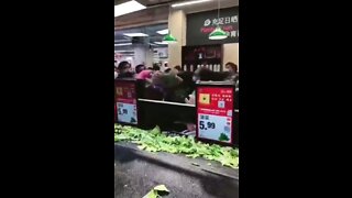 Panic Buying / Fights Right Before Shanghai Goes Into COVID Lockdown