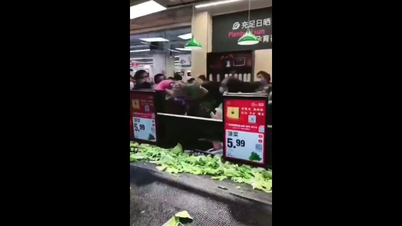 Panic Buying / Fights Right Before Shanghai Goes Into COVID Lockdown