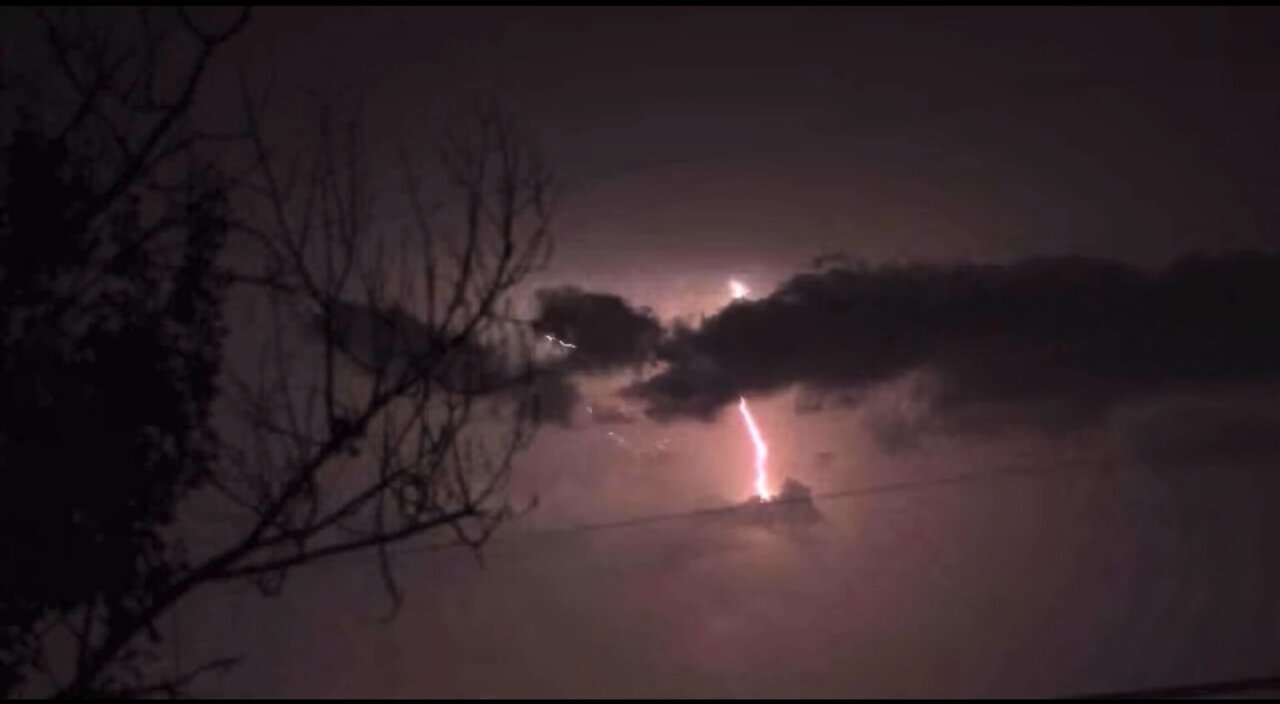 Russian paratroopers, lightnings GOING UP @FaithLikeaGrainOfMustardSeed #Jesus, #invasion, #God