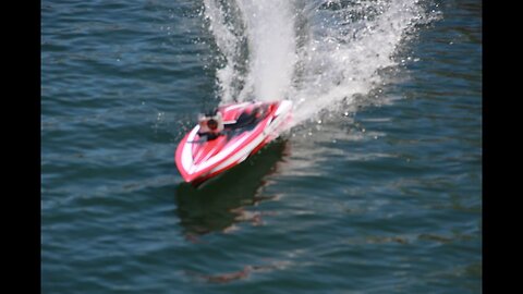 Traxxas Spartan RC Boat Running Video-(Explosive Ending)