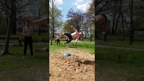 Salta z piłki #shortvideo #youtubeshorts #akrobatyka #salto #trening #me #skills #parkour #workout