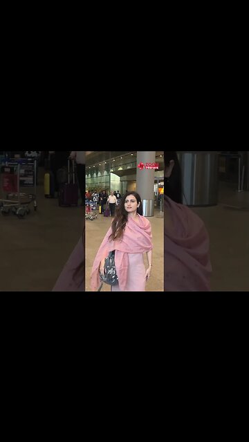 Fatima Sana Shaikh किसे Mumbai Airport पर ढूढ़ते दिखीं ?😍🔥📸 #shorts