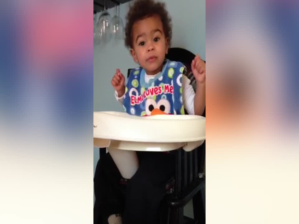Baby's Dramatic Rendition of "Old McDonald" is too Good