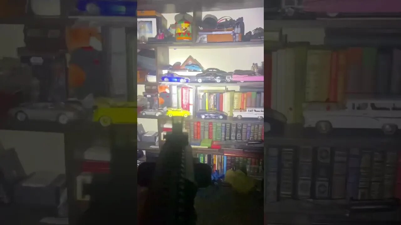 See the difference? 🔫 🔦 (Epileptic Warning)