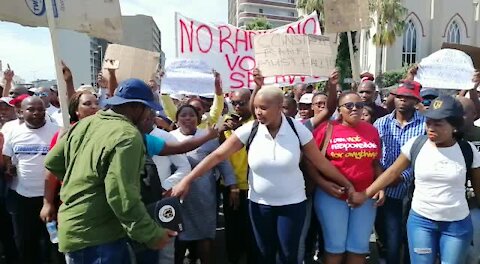 SOUTH AFRICA - Cape Town - SAPS March to Parliament (Video) (X6b)