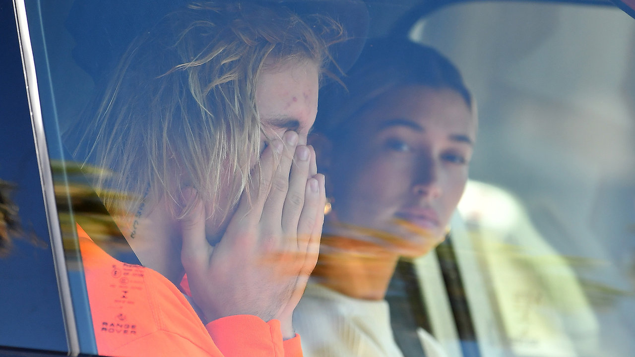 Justin Bieber Cries AGAIN In Public To Hailey Baldwin! What’s Happening