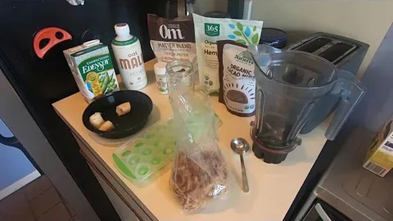 Simple plant based vegan smoothie recipe 32 grams of protein for muscle