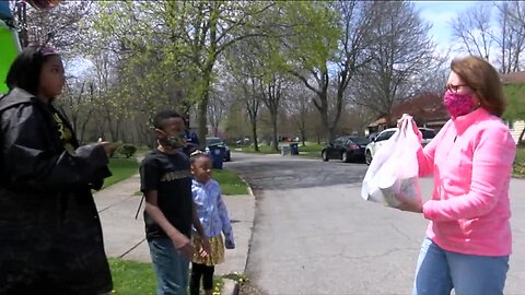 11 year old girl hosts canned food drive instead of birthday parade