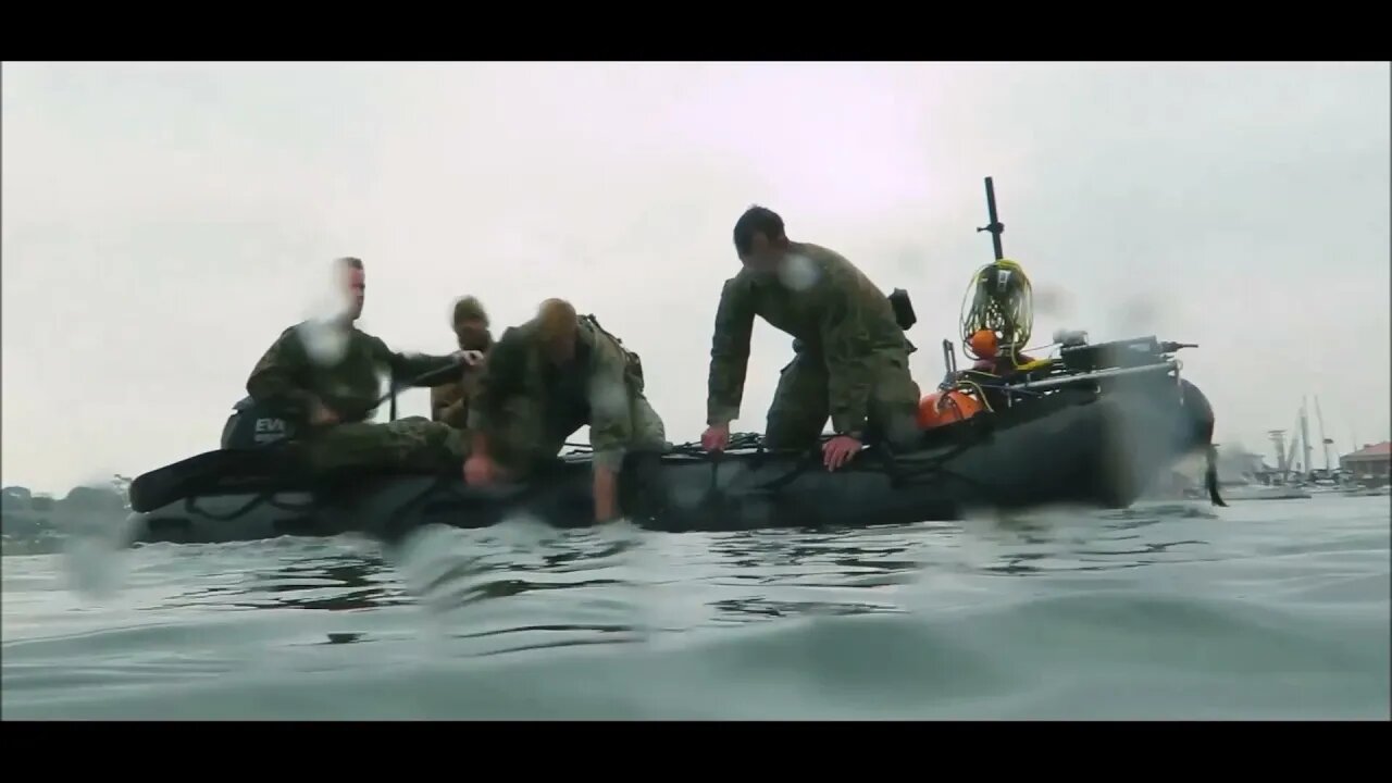 LEON Platoon Conducts Littoral Dive Missions