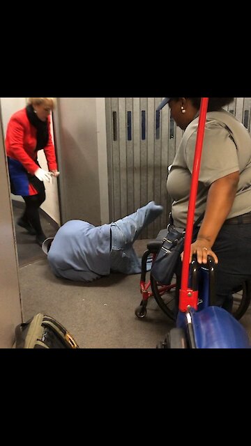 Man with no legs pranks Southwest flight attendant