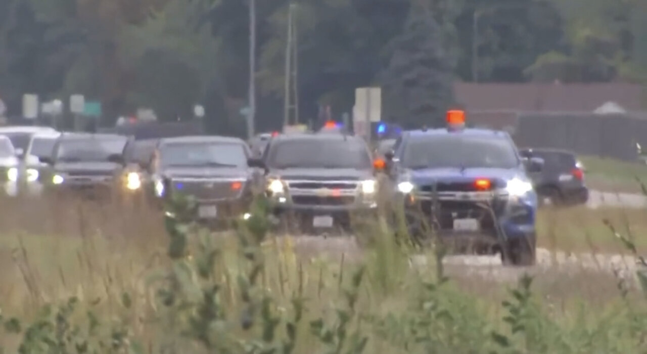 Joe Biden arrives at UAW picket in MASSIVE gas guzzling motorcade