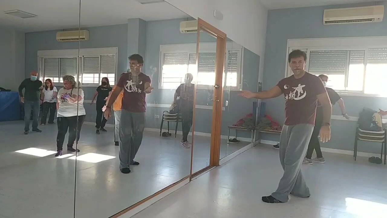 Tai chi chuan y Qi gong clase completa, Shibashi set 2, hundir la aguja y abanicar por la espalda