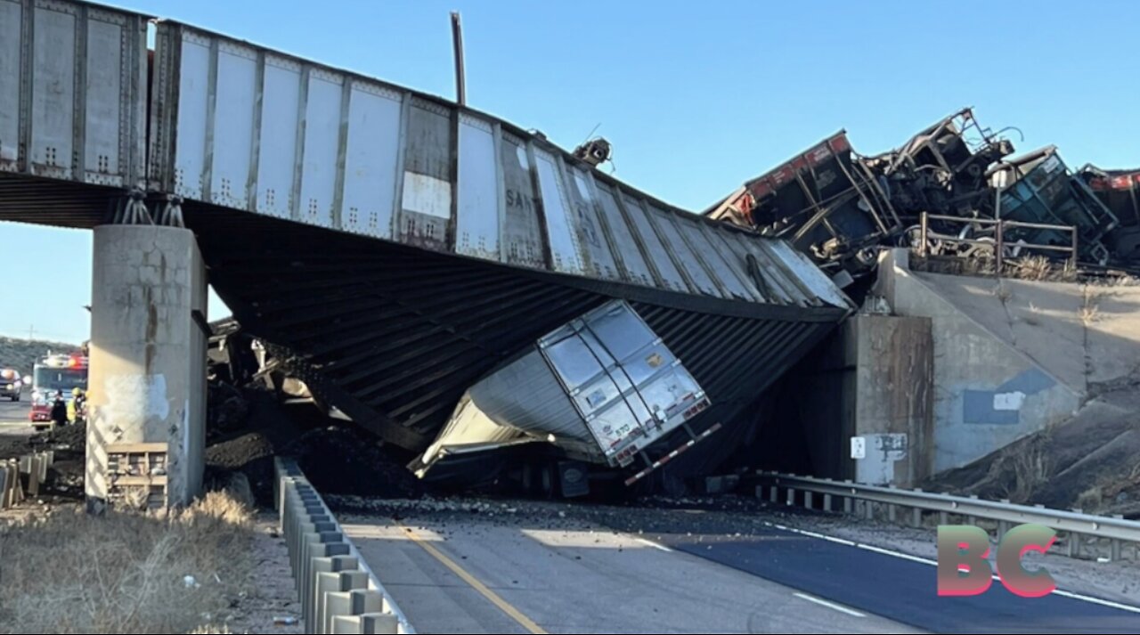 Colorado train derails, spilling train cars and coal onto a highway