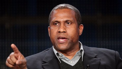 Tavis Smiley Sues PBS For Breach Of Contract