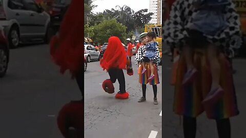 PASSINHOS DO FOFÃO, CHAVES E HOMEM-ARANHA DANÇANDO NO MINHOCÃO BOATE BH, ALEGRIA DAS CRIANÇAS 7