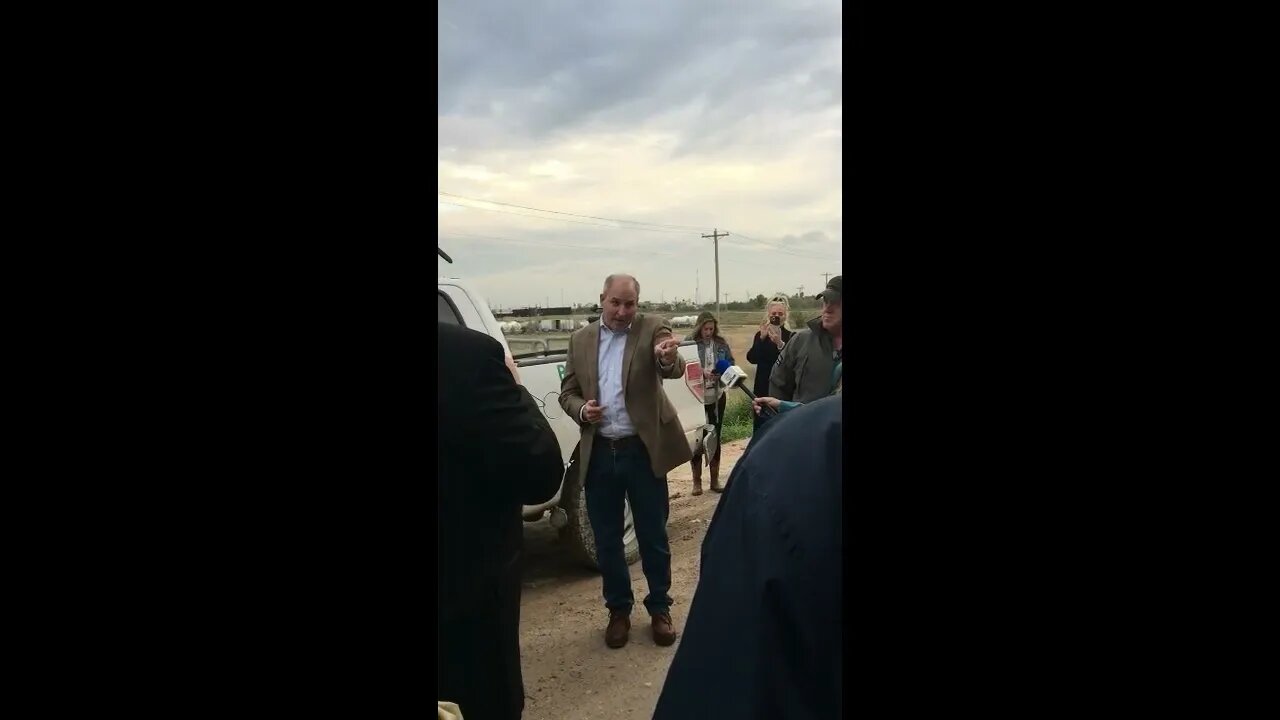 TOM HOMAN AT TEXAS BORDER With Veterans For America First discussing technology and unused steel.