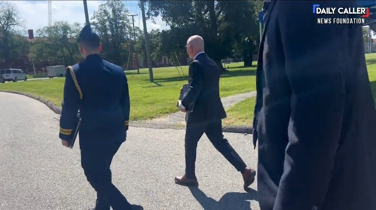 DHS Secretary Runs Away When Confronted With Border Numbers