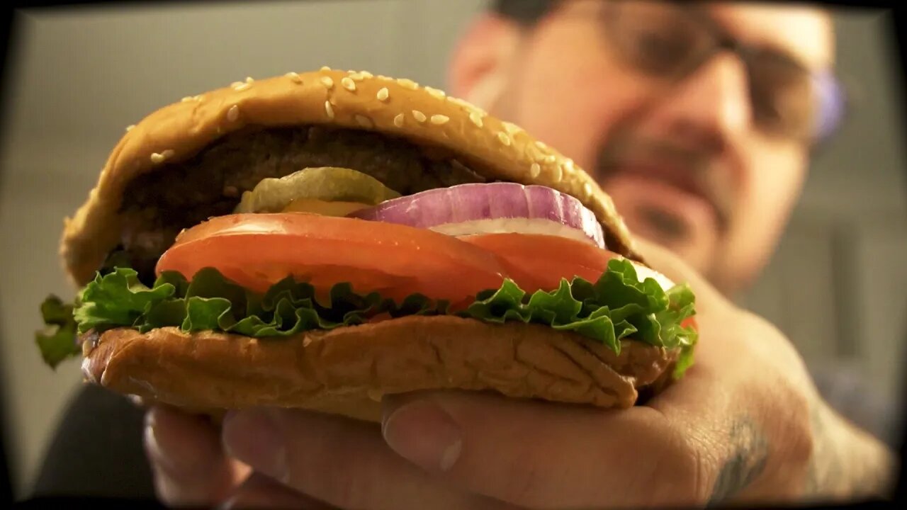 Jerry J's 'Backyard Burger' 🍔 | ASMR