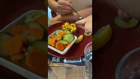 Prato principal na França 🇫🇷! #curiosidades #shorts #comida