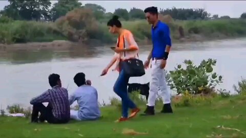 इसीलिए कहते हैं गांव के लड़कों के साथ Prank नही करना चाहिए..!!🤣