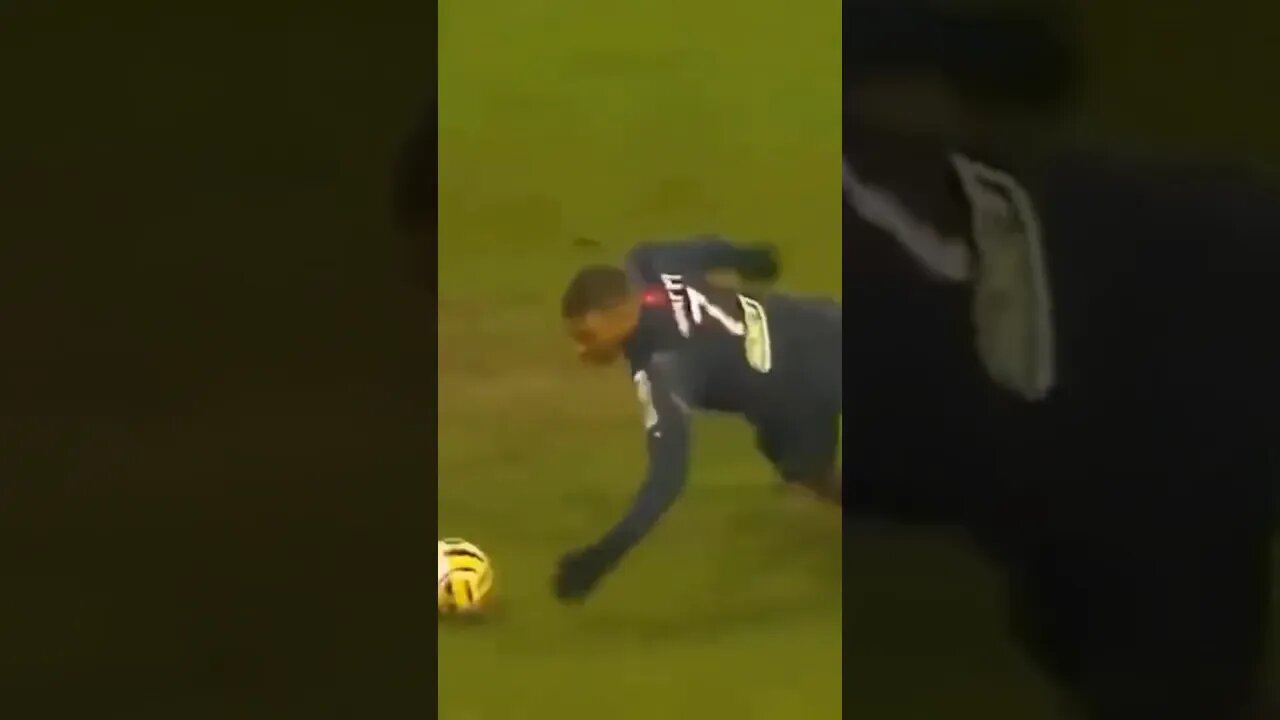#mbappe #marcelo caught cheating #viral #shorts #cheating #football #psg #barcelona #spain