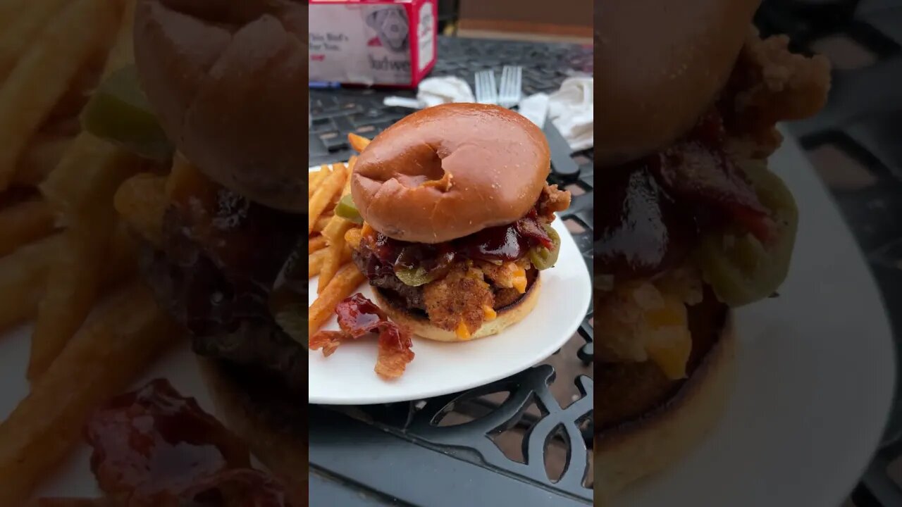 Look at this Burger! 🍔👀🥰