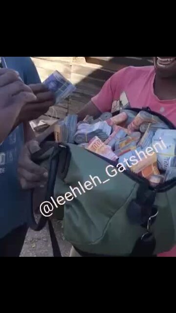 WATCH: Young Durban men who flashed R1m in cash on social media flee their homes (Nxf)