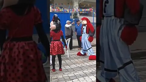 DANÇANDO NA PRAÇA COM FOFÃO, PATATI, MINNIE MOUSE E PALHACINHA PARA ALEGRIA DAS CRIANÇAS, LIKE