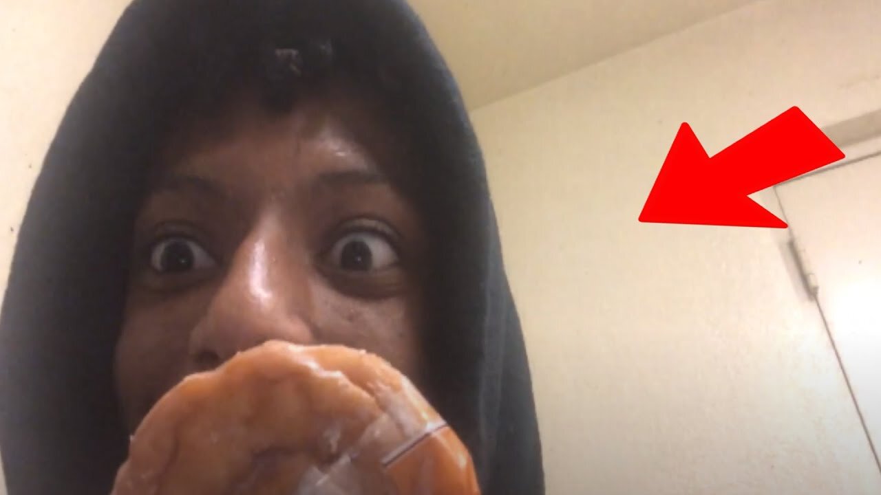 Pheanx Tries A Honey Bun For The First Time (Mukbang Ep.5)