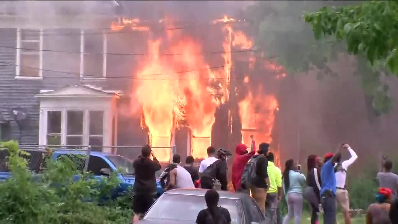 Several officers, firefighter injured after unrest near 40th and Lloyd.