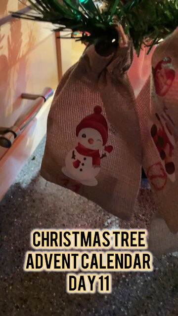 Advent Calendar Christmas Tree Day 11 #turkish #chocolate #christmascountdown #christmas #hazelnut