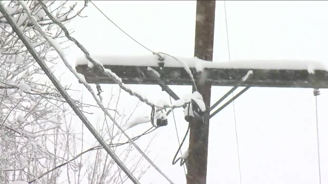 Thousands without power in Denver area as snowstorm ramps up