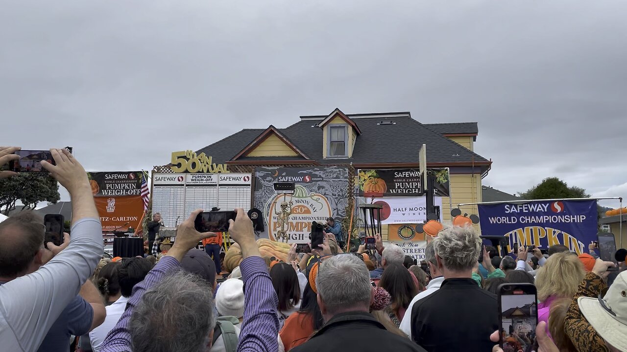 2749pound World record, giant, pumpkin at half Moon Bay