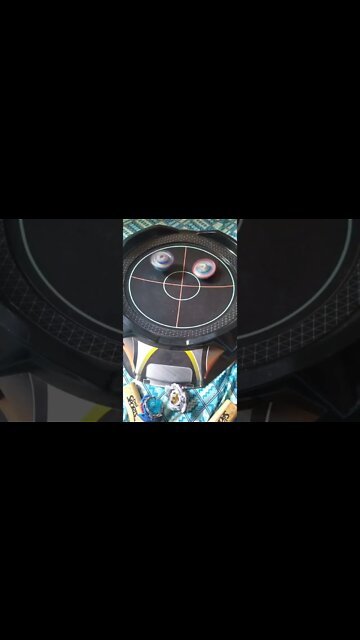 batalha de beyblade valkyrie vs valkyrie vs valkyrie #batalhadebeyblade