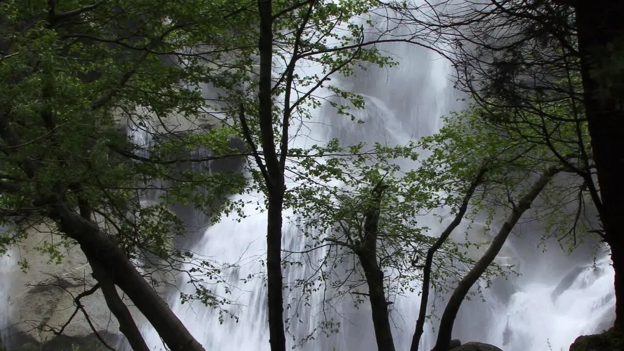 Listen to the sound of water flowing down a waterfall to battle insomnia!