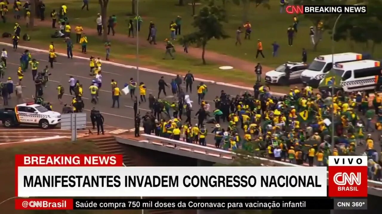 Manifestantes invadem Congresso Nacional | @shortscnn #shortscnn